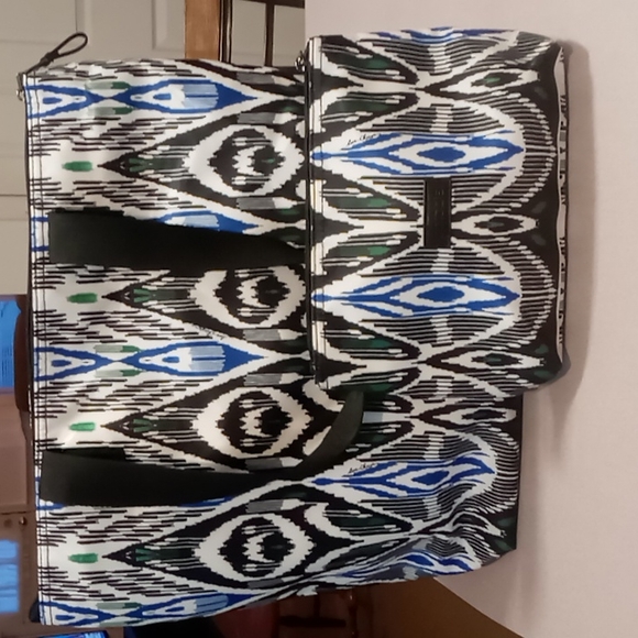 Chico's 40th Anniversary 2 piece Travel Tote & Pouch set in chic bold colors NWT - Picture 6 of 7